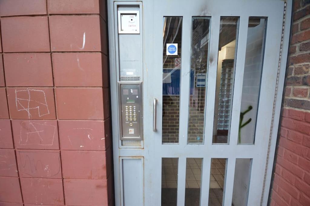 Lovely 4 Bedroom Apartment Close To The City Walking Distance From The Rivere View London Exteriör bild