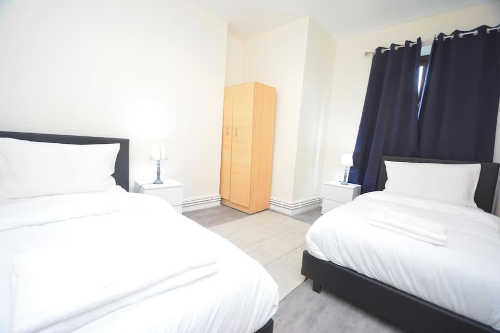 Lovely 4 Bedroom Apartment Close To The City Walking Distance From The Rivere View London Exteriör bild