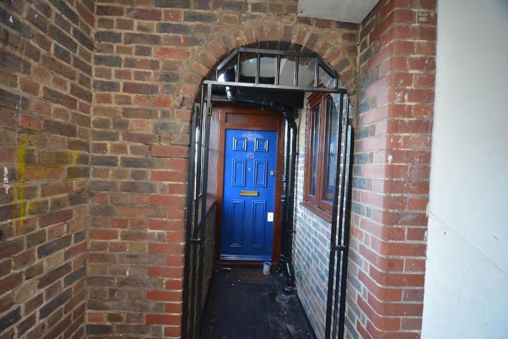 Lovely 4 Bedroom Apartment Close To The City Walking Distance From The Rivere View London Exteriör bild