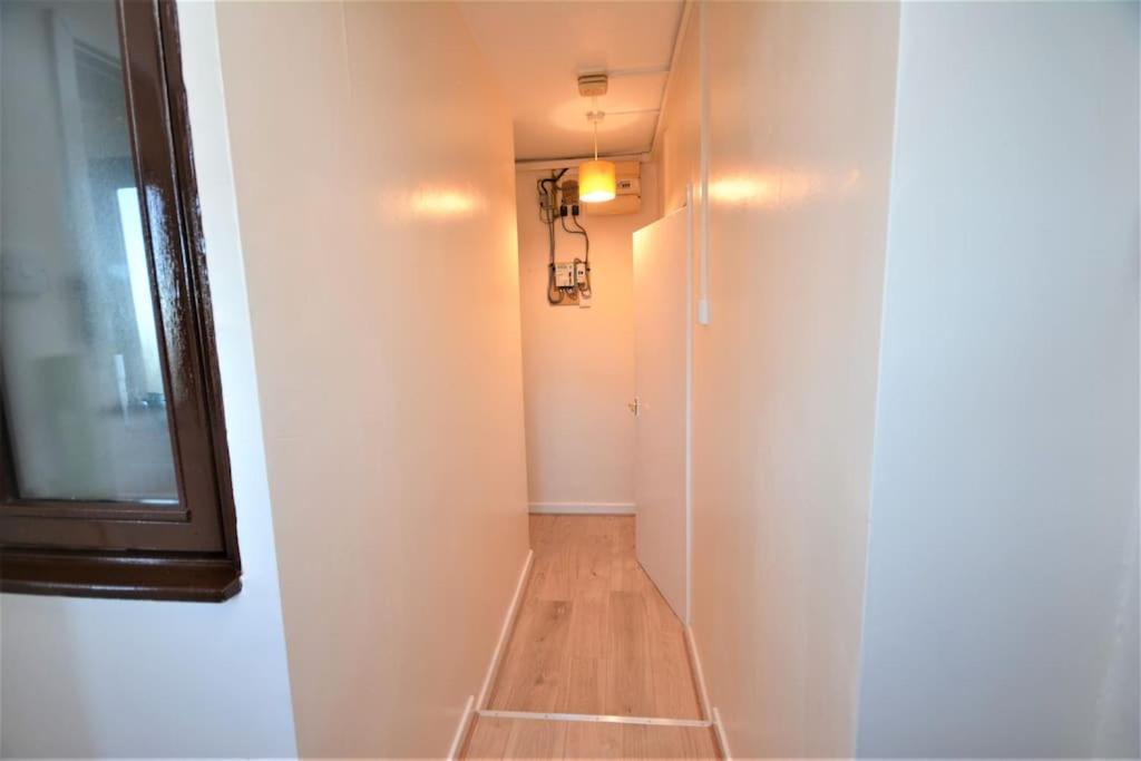 Lovely 4 Bedroom Apartment Close To The City Walking Distance From The Rivere View London Exteriör bild