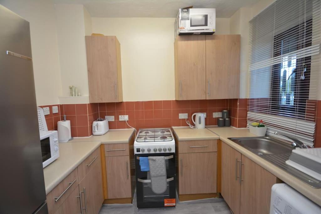 Lovely 4 Bedroom Apartment Close To The City Walking Distance From The Rivere View London Exteriör bild